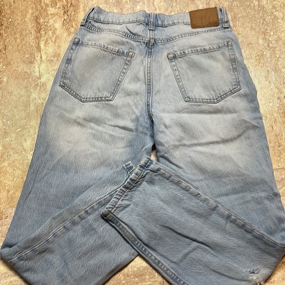 Aeropostale women’s mom jean, distressed look, light wash. Size 2. - Picture 5 of 11